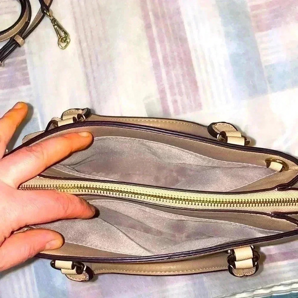 NINE WEST SHOULDER BAG PERFECT CLEAN CONDITION. Has damage , described on video - Picture 5 of 8